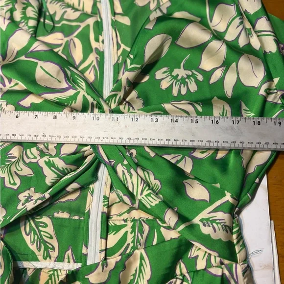 Zara green cream floral satiny jumpsuit V-neckline knot detail waist cut-outs - Picture 9 of 11